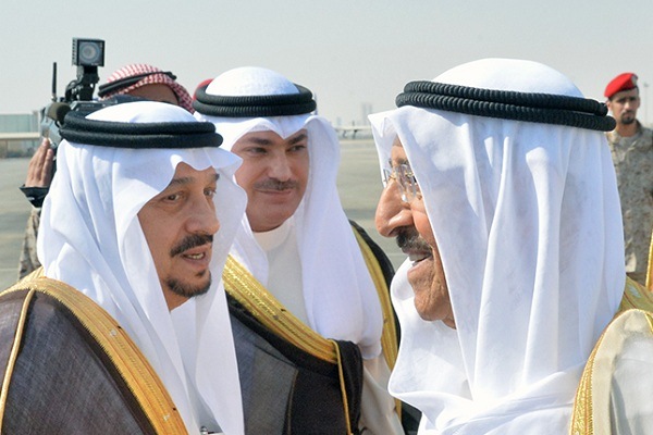 أمير الكويت يصل إلى الرياض