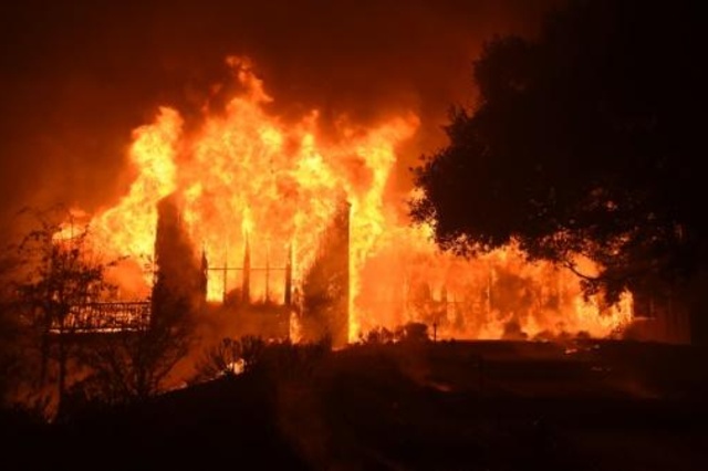 17 قتيلا على الاقل في حرائق كاليفورنيا