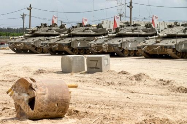 اسرائيل تقصف غزة ردا على اطلاق فلسطينيين صاروخا سقط في القطاع