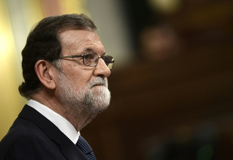 الحكومة الاسبانية تعلن المضي قدما في اجراء تعليق الحكم الذاتي في كاتالونيا