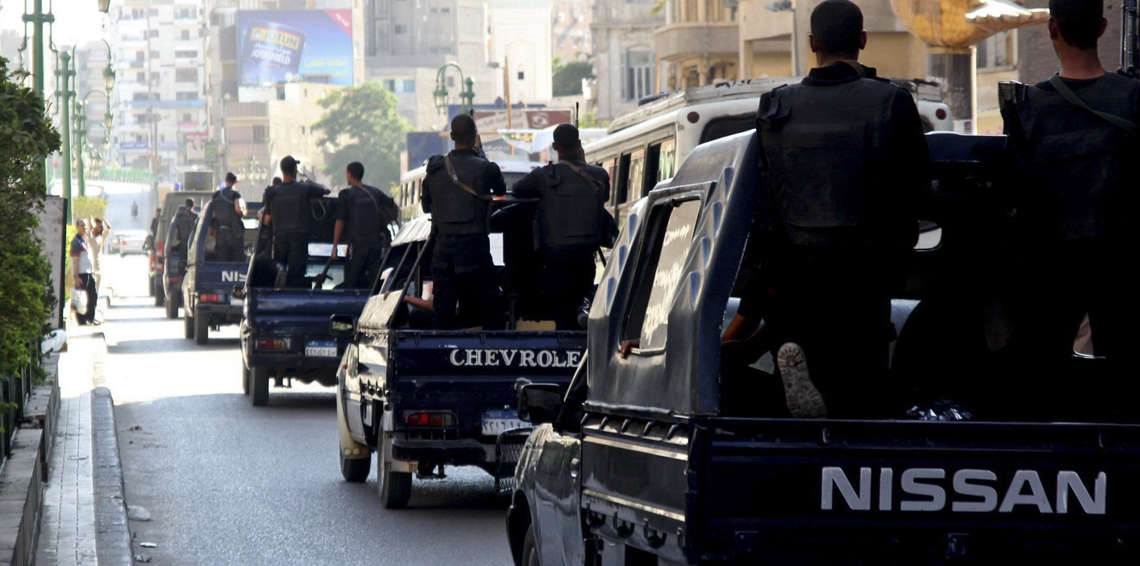 35 قتيلا من الشرطة والجيش في اشتباكات مع اسلاميين بمصر