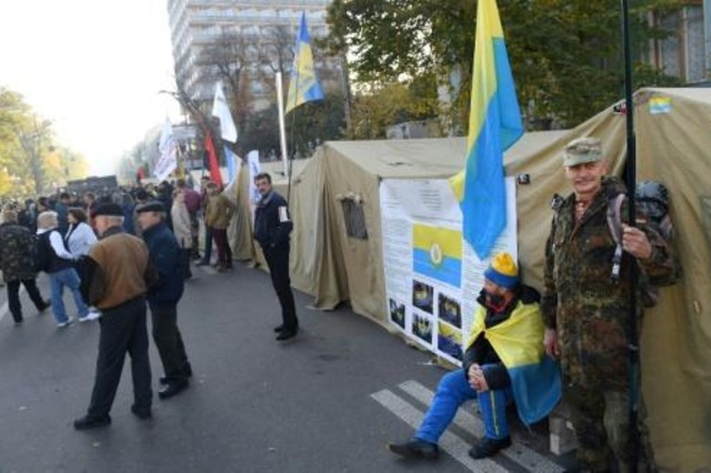 اوكرانيا تتخذ أولى خطوات الاستجابة لمطالب المحتجين