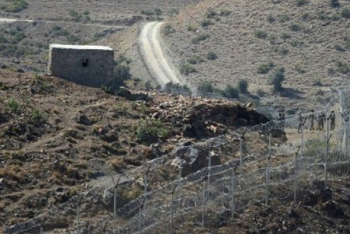 باكستان تبدأ اقامة سياج على حدودها مع أفغانستان