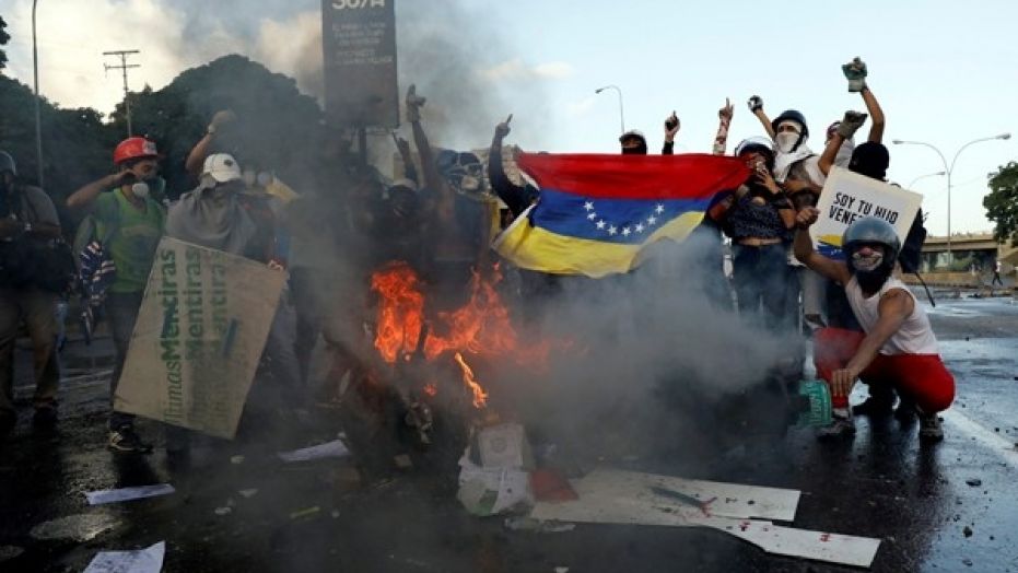 أزمة فنزويلا تدفع 470 الف شخص للفرار الى كولومبيا