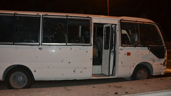 الجامعة العربية تدين الهجوم على حافلة للشرطة في البحرين