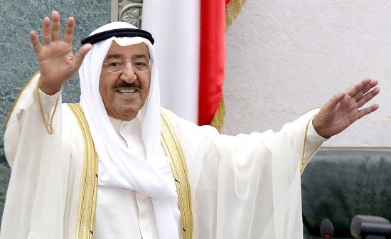 أمير الكويت يحذر من تصعيد محتمل 