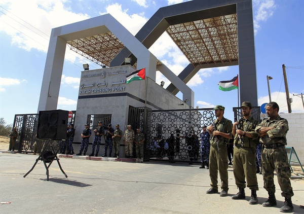 لقاء فلسطيني إسرائيلي قبل يومين من تسلم السلطة الفلسطينية لمعابر غزة