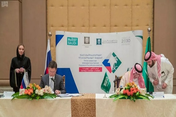 وزيرا التجارة السعودي والطاقة الروسي خلال التوقيع على محضر اللجنة المشتركة بي