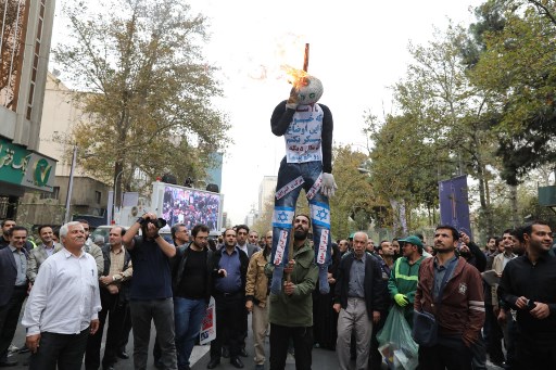 آلاف الايرانيين يتظاهرون في طهران ضد ترمب والولايات المتحدة