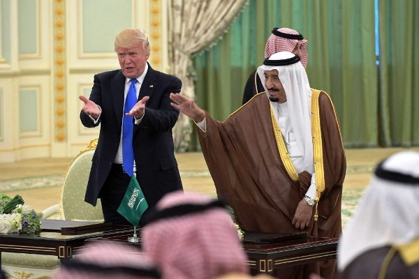 ترمب يشيد بحملة مكافحة الفساد في السعودية