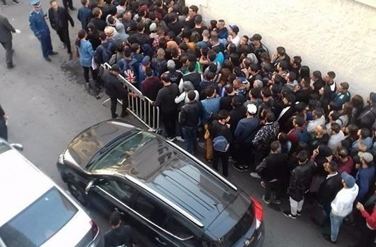 الشبان الجزائريون يتهافتون للدراسة في فرنسا