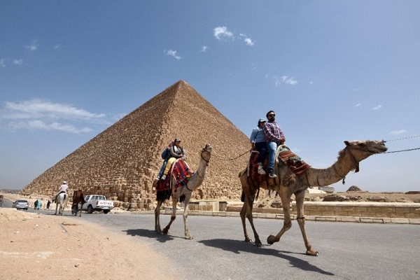 اكتشاف تجويف بحجم طائرة في هرم خوفو في مصر