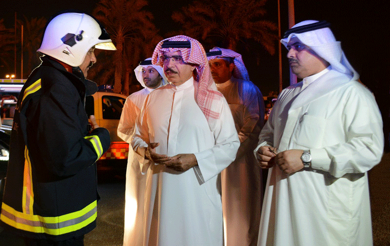 وزير داخلية البحرين في موقع الحريق 