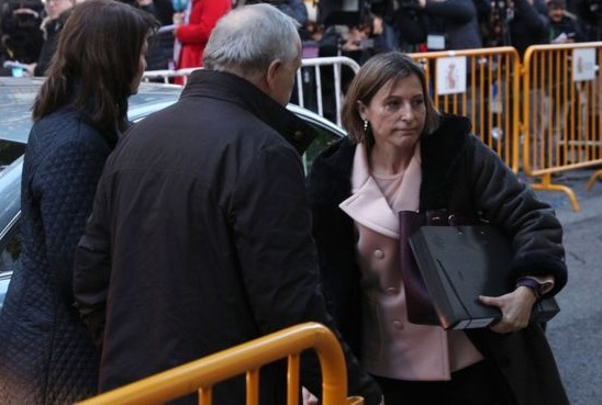 رئيسة برلمان كاتالونيا دفعت الكفالة المالية لخروجها من السجن