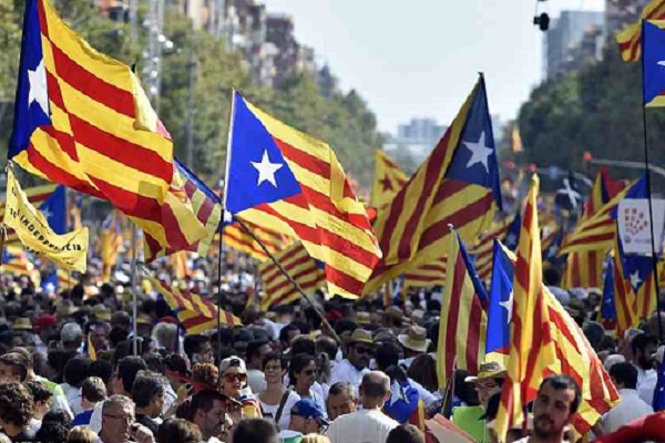 تظاهرة حاشدة في برشلونة للمطالبة بالافراج عن القادة الانفصاليين