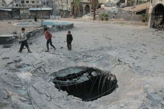 قصف مستودع مساعدات غذائية في دوما قرب دمشق