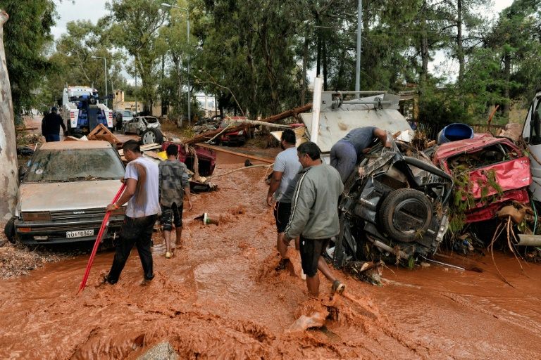 حداد في اليونان اثر مقتل 15 شخصا جراء الفيضانات