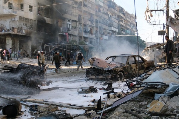 مقتل 26 مدنيًا في قصف مدفعي وغارات روسية شرق سوريا