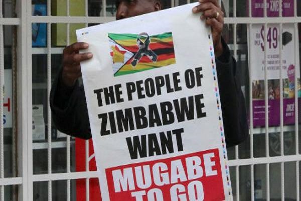 شعب زيمبابوي يريد إسقاط موغابي