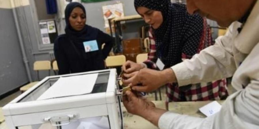 الجزائريون يصوتون في انتخابات محلية بلا رهانات