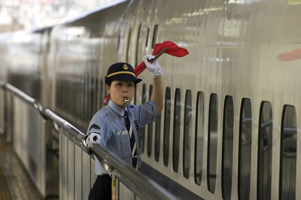 اعتذار رسمي لركاب قطار ياباني بسبب «20 ثانية»!