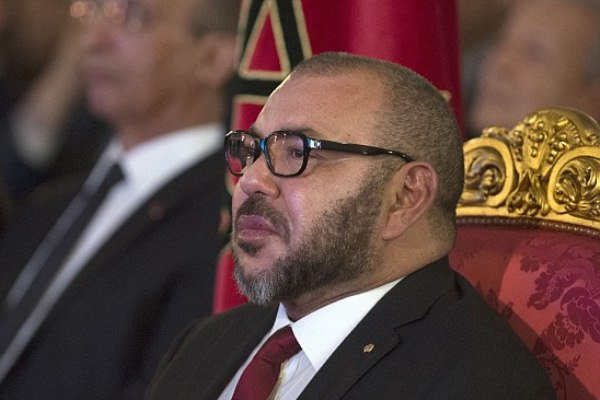 ملك المغرب يأمر بالحزم خلال عمليات توزيع المساعدات