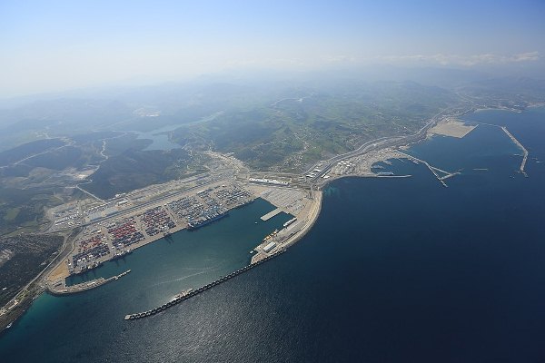 ميناء طنجة المتوسط يحتفي بميلاده الـ 10 بطريقته الخاصة
