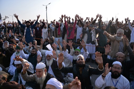 استقالة وزير باكستاني يطالب متظاهرون اسلاميون برحيله
