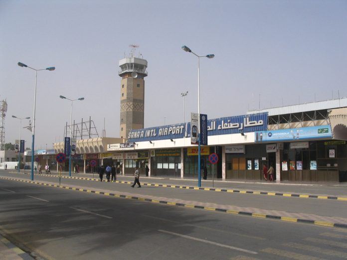 طائرة مساعدات تحط في مطار صنعاء للمرة الاولى منذ 3 أسابيع