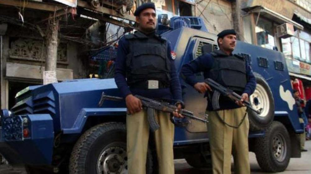 الشرطة تفرق متظاهرين يغلقون مداخل العاصمة في باكستان