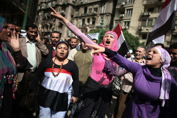 الحبس والغرامة عقوبة الامتناع عن منح المرأة ميراثها في مصر