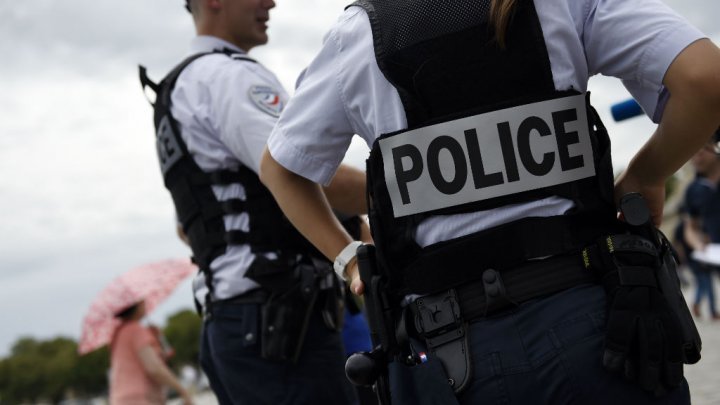 جريح جراء اجتياز سيارة تقلّ مهاجرين حاجزًا للشرطة في فرنسا