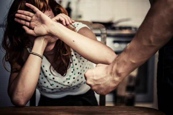 العنف المنزلي في فرنسا يقتل إمرأة كل 72 ساعة