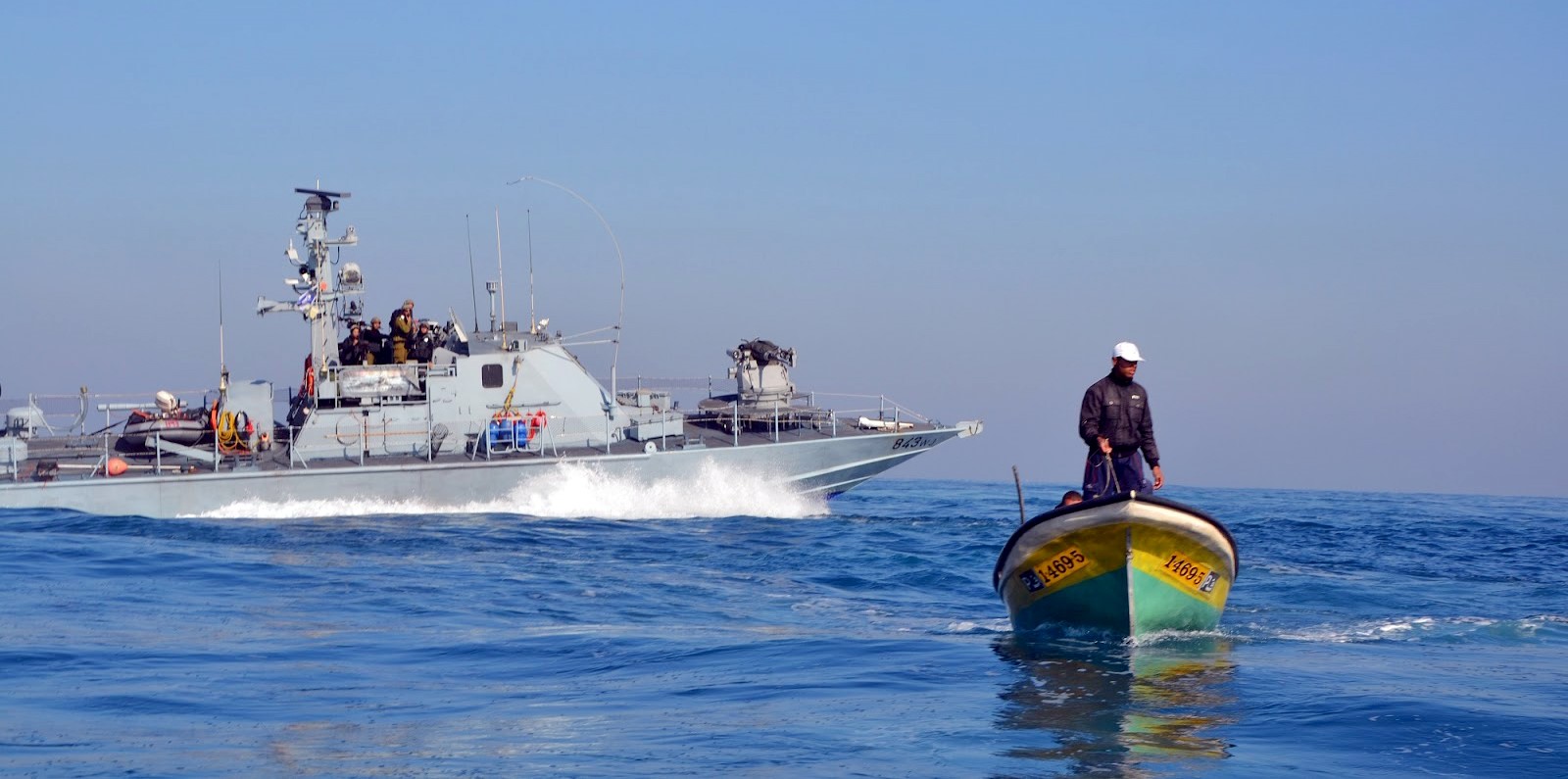 إسرائيل تزوّد سفينة حربية بطارية مضادة للصواريخ