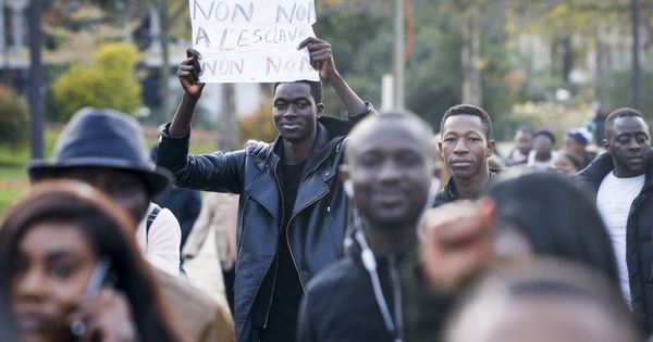 تظاهرات في فرنسا احتجاجا على ممارسة العبودية بحق مهاجرين في ليبيا