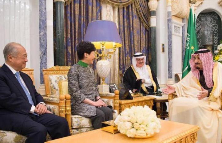 الملك سلمان يستقبل الرئيسة التنفيذية لحكومة هونغ كونغ