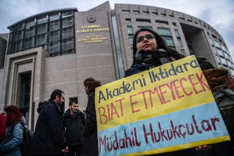 محاكمة جامعيين في تركيا بتهمة 