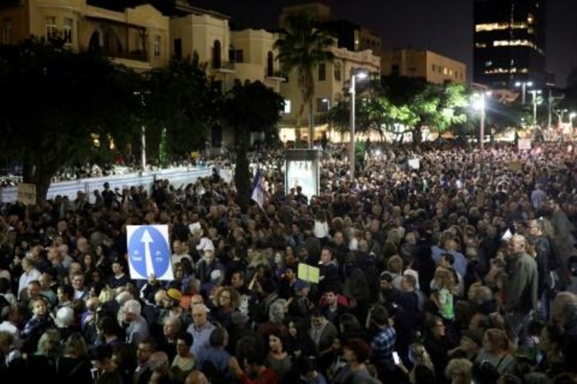 عشرات آلاف الاسرائيليين يتظاهرون ضد الفساد الحكومي