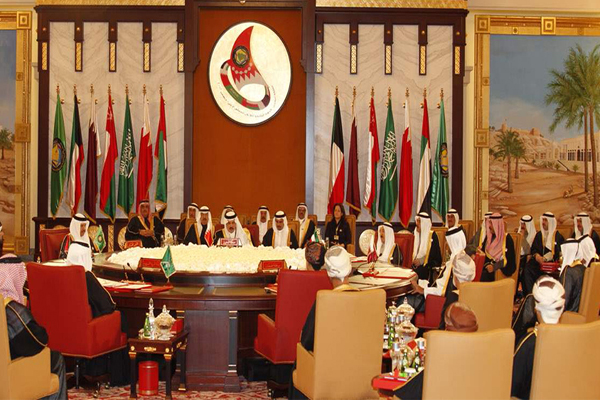 «قمة الكويت» تنعقد اليوم وسط غياب القادة