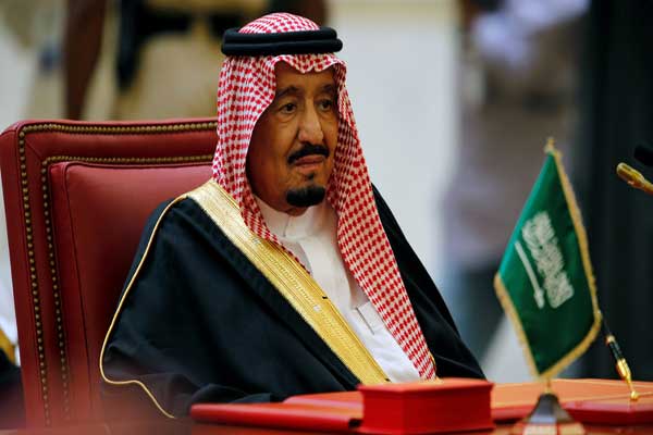 العاهل السعودي يحذر من نقل سفارة واشنطن إلى القدس