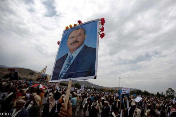 الحوثيون يرهنون تسليم جثمان صالح بعدم إقامة جنازة له