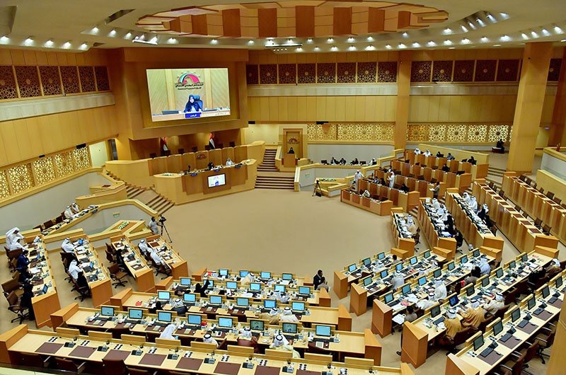 البرلمان الإماراتي يطالب بخطة متكاملة لتوطين الوظائف الحكومية