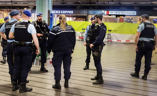 الشرطة الهولندية تطلق النار على رجل يحمل سكينا في مطار شيبول-امستردام