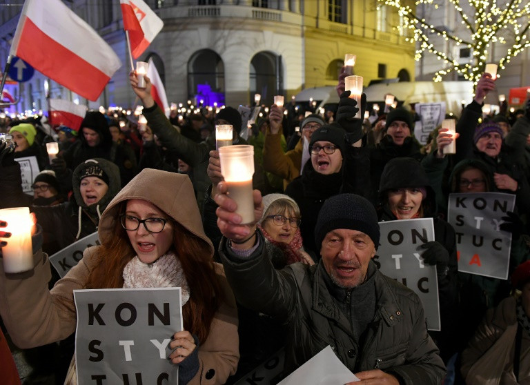آلاف البولنديين يتظاهرون ضد إصلاحات قضائية