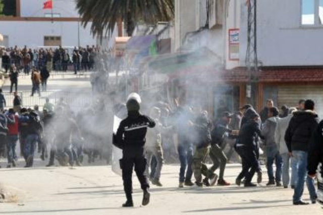 إصابة دركيين إثر شغب أعقب تظاهرة احتجاج في شمال تونس