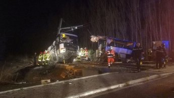 مقتل اربعة تلاميذ بحادث تصادم بين قطار وحافلة في فرنسا