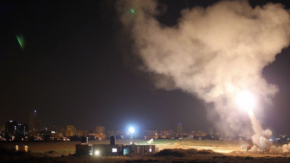 غارات إسرائيلية على غزة ردًا على إطلاق صاروخين
