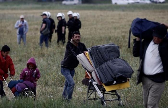 اليونان تستعد لاجلاء الاف المهاجرين من جزرها قبل الشتاء