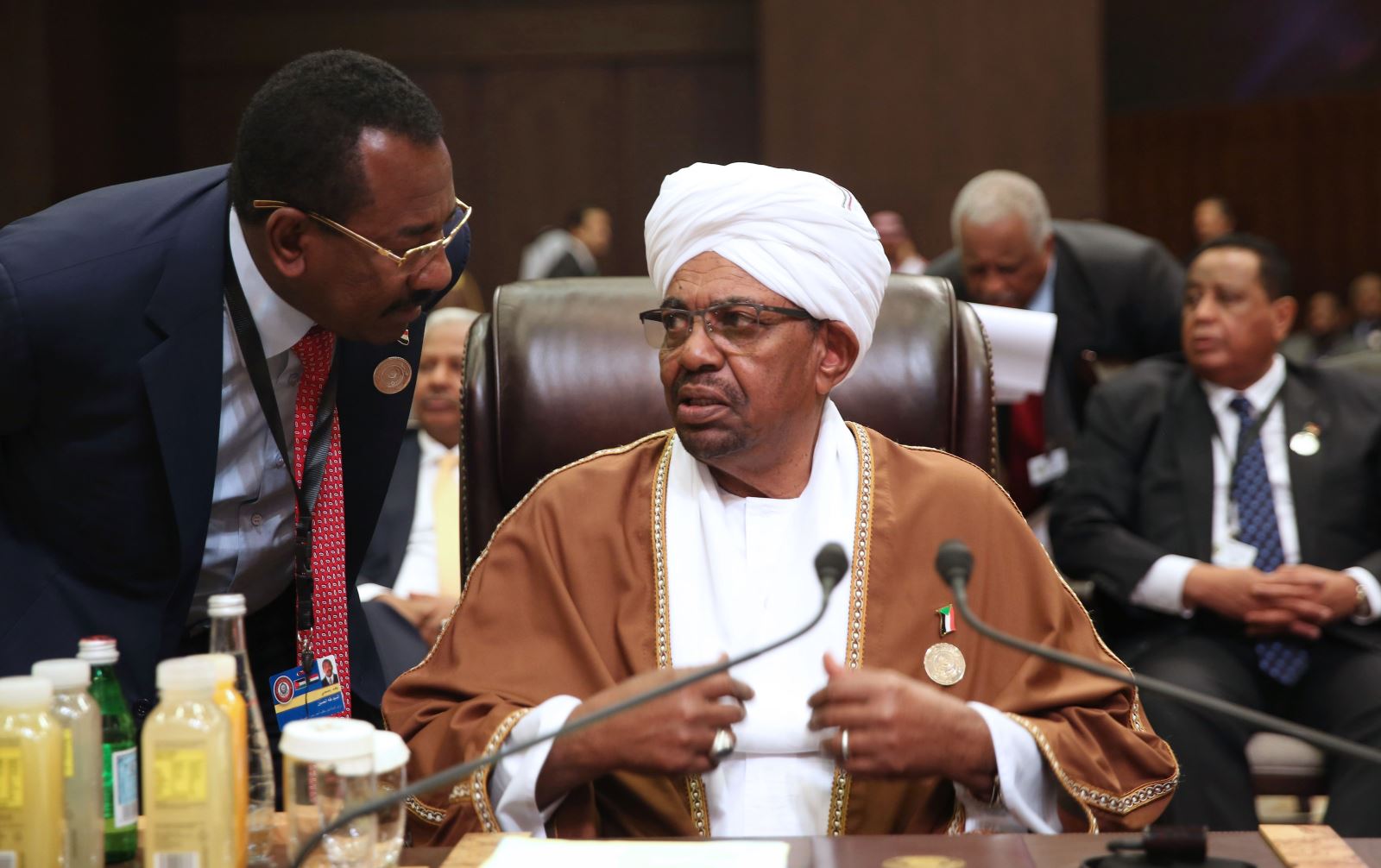 الرئيس السوداني مشاركا في قمة عمان