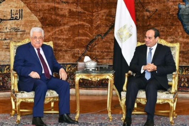 السيسي يؤكد لعباس موقف مصر الثابت والرافض لقرار ترمب